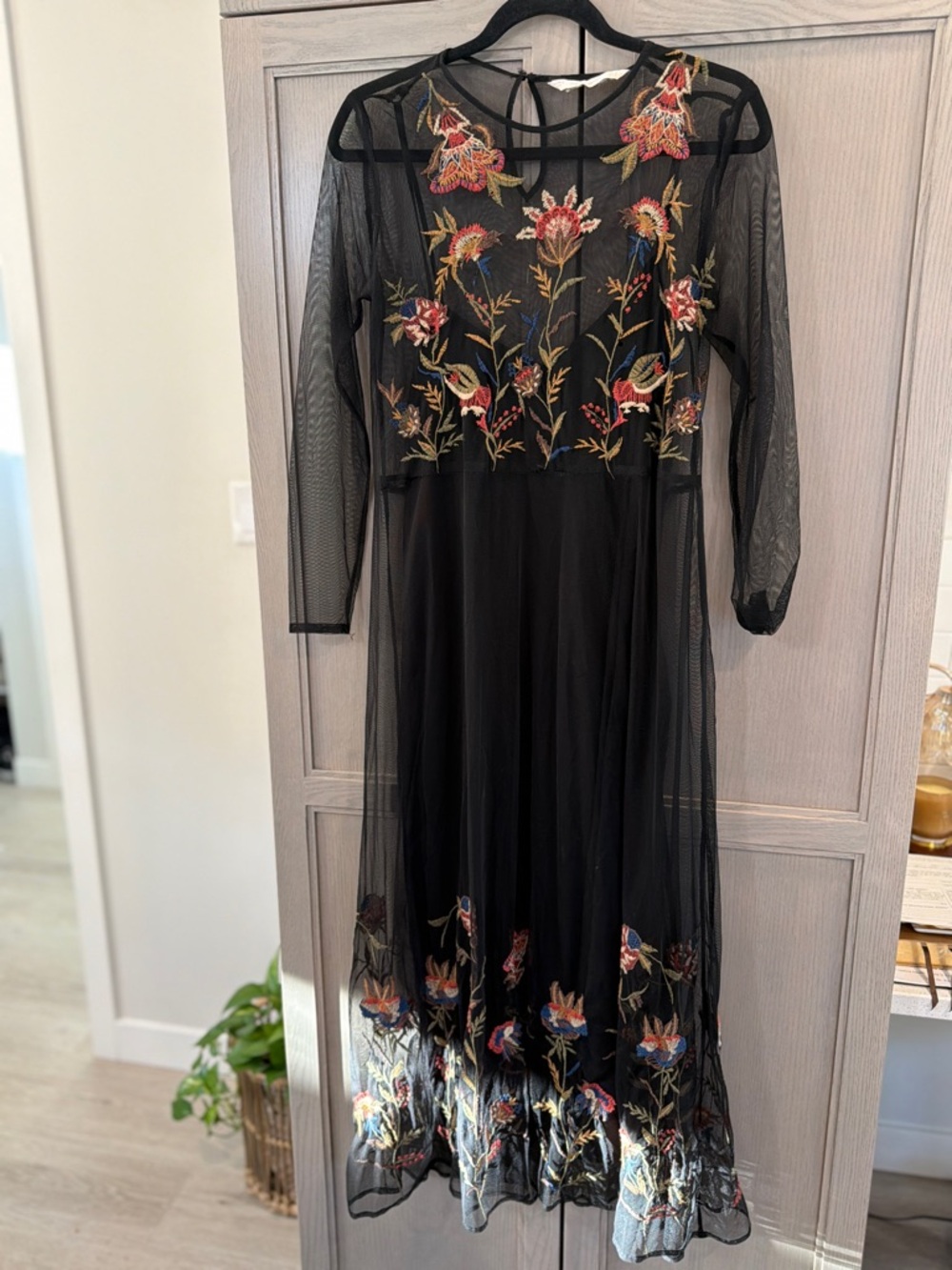 Elegant Black Mesh Midi Dress with Floral Embroidery - Picture 2 of 5
